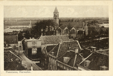 10498 Overzicht van de bebouwing aan de noordzijde van de Dorpsstraat in de bebouwde kom van Harmelen, vanaf de toren ...